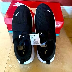 New in box women’s Puma slip on size 8.5